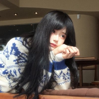 年轻女子